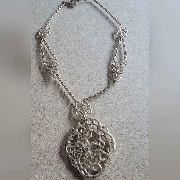 Jessica Simpson Goldtone Lattice Necklace. - Picture 1 of 7